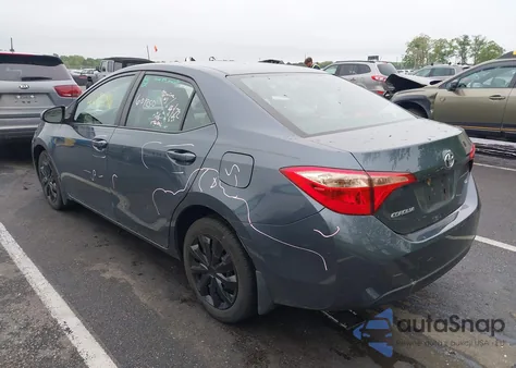 2018 Toyota Corolla Le z USA, uszkodzony, nr VIN 2T1BURHE7JC113386